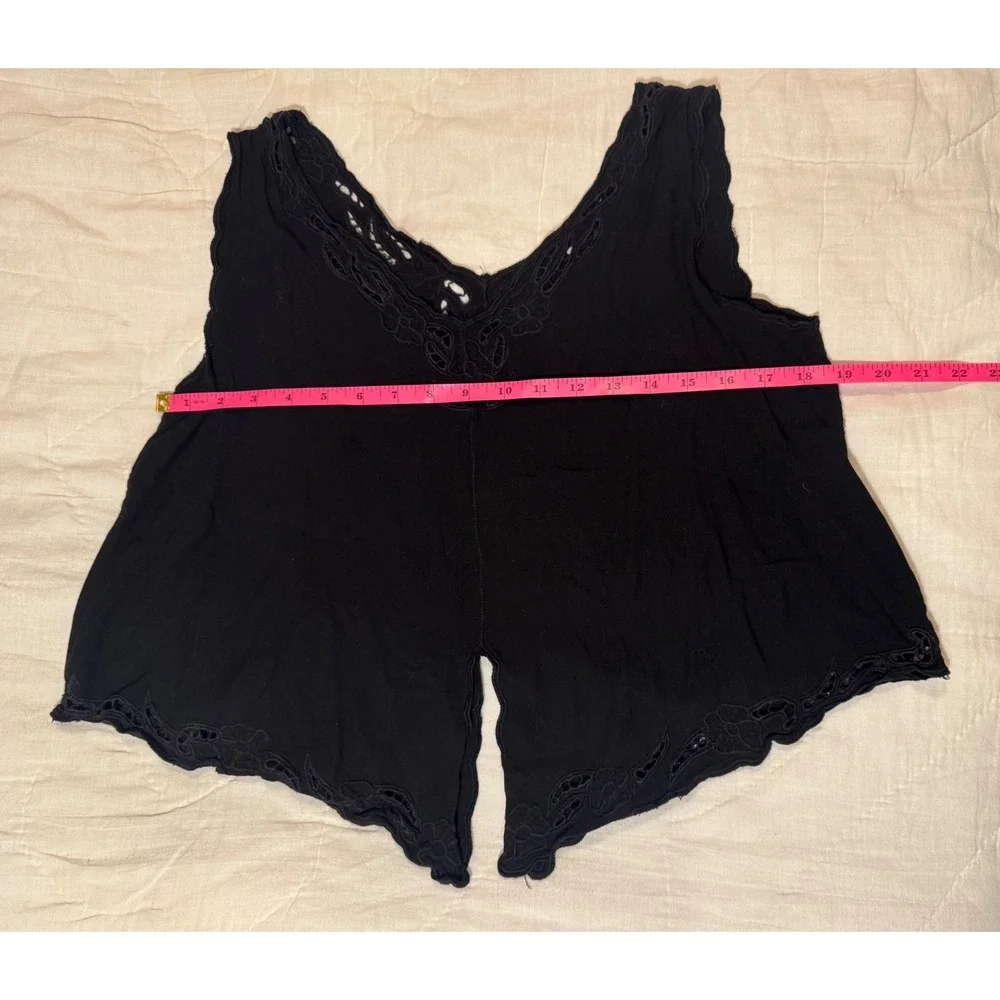 Free People Black‎ Embroidered Eyelet Sleeveless Boho Crop Top Scalloped Hem M